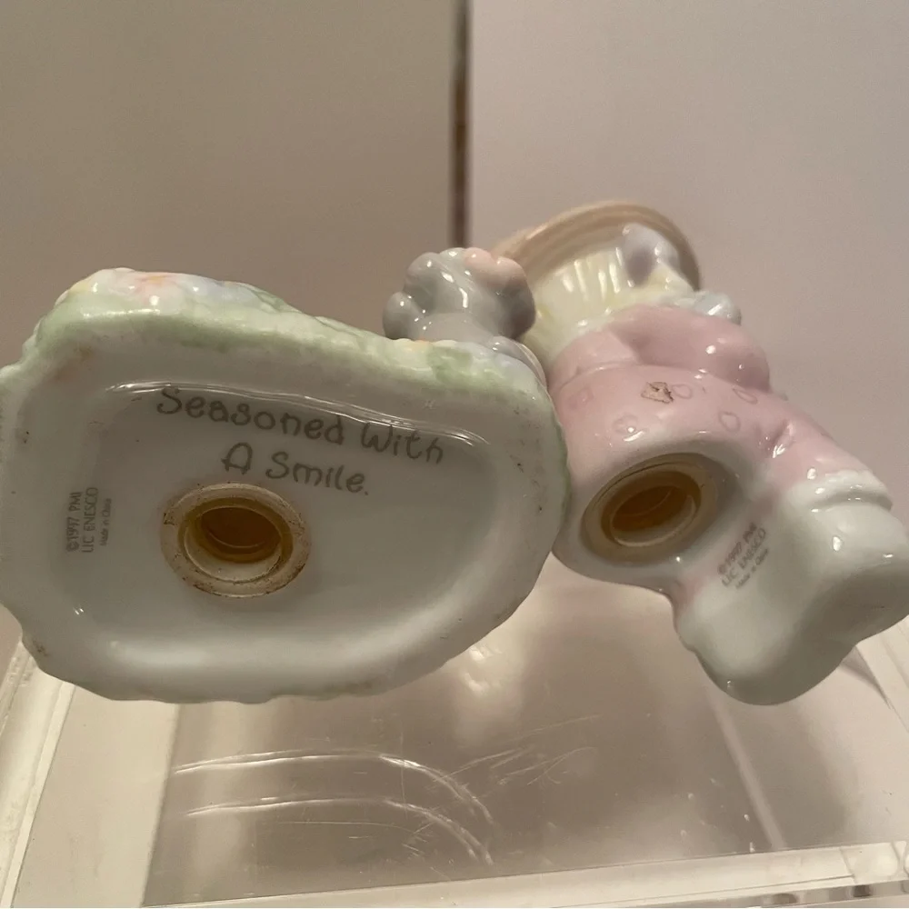 Vintage Precious Moments Salt And Pepper Shakers Seasoned With‎ A Smile 1997
